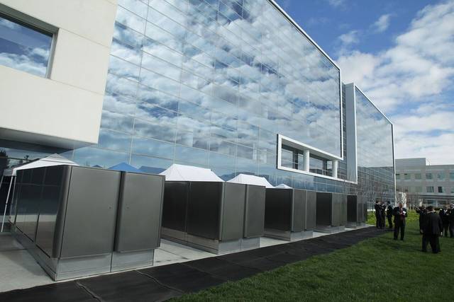 Fuel cells at a data center
