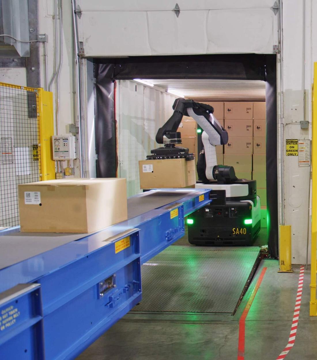 Stretch SA40 inside a trailer. Where: Arvato inbound logistics facility (per case-study image).